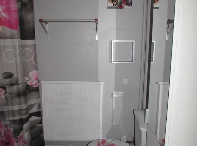 6 Places Apartment *